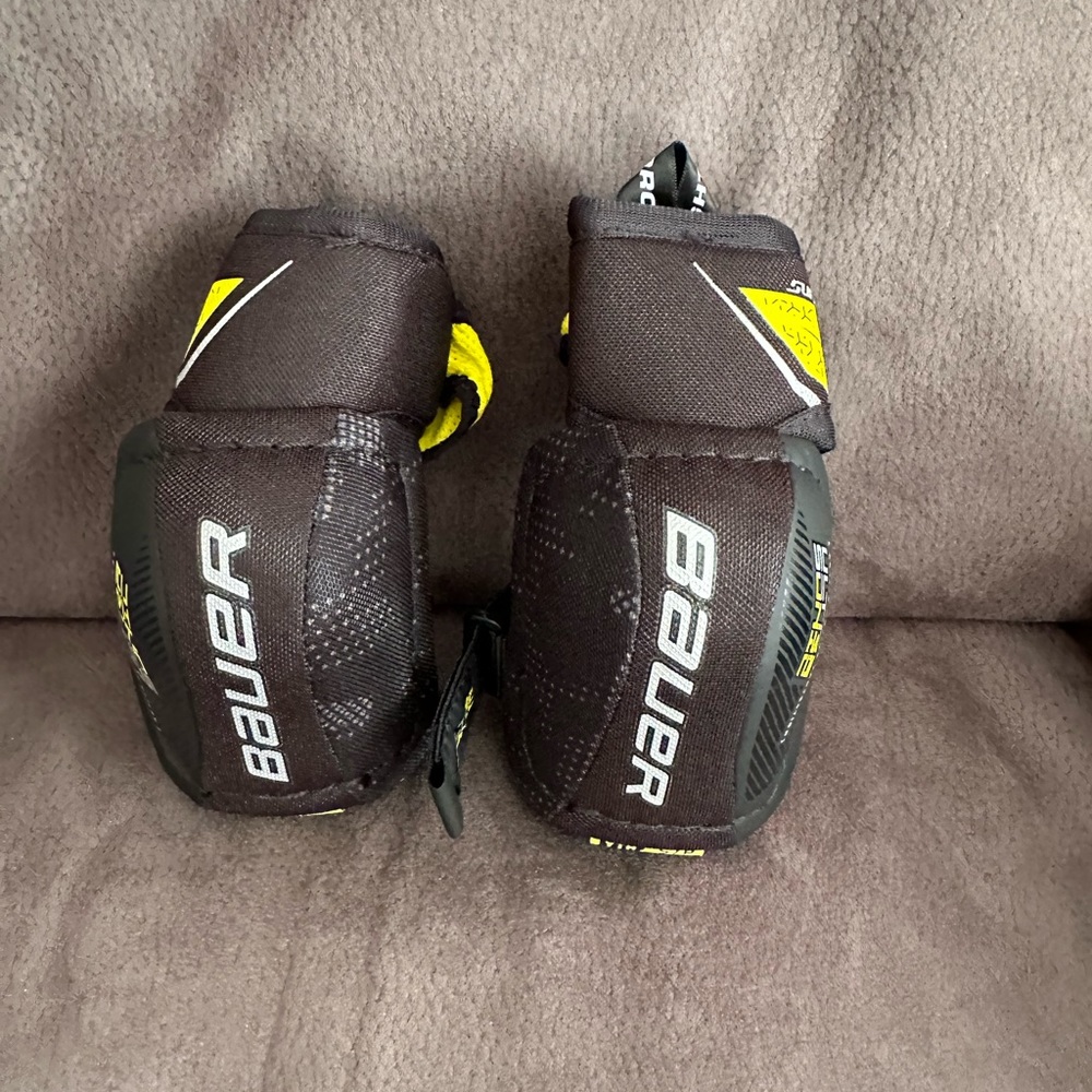 Youth Bauer hockey elbow pads.